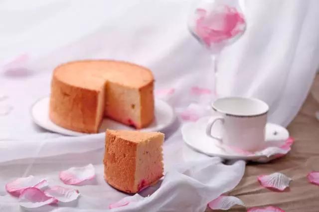 好吃又營養(yǎng)的水果戚風(fēng)蛋糕——火龍果戚風(fēng)蛋糕