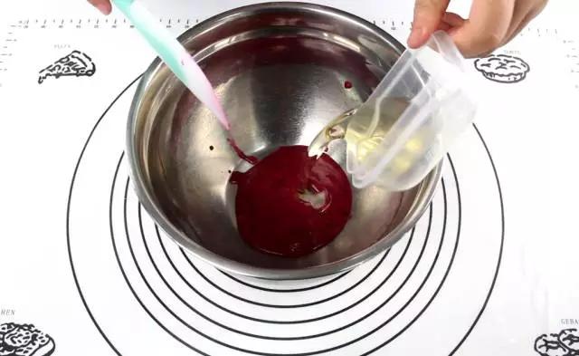 好吃又營養(yǎng)的水果戚風(fēng)蛋糕——火龍果戚風(fēng)蛋糕