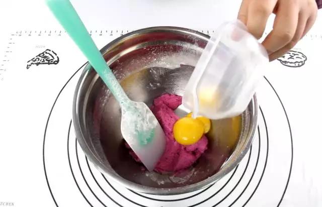 好吃又營養(yǎng)的水果戚風(fēng)蛋糕——火龍果戚風(fēng)蛋糕