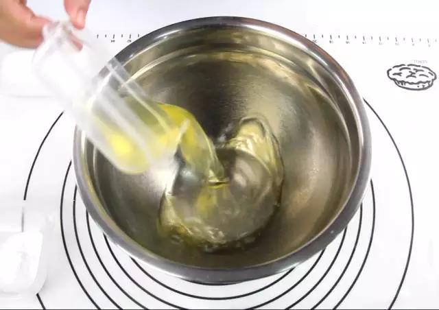 好吃又營養(yǎng)的水果戚風(fēng)蛋糕——火龍果戚風(fēng)蛋糕