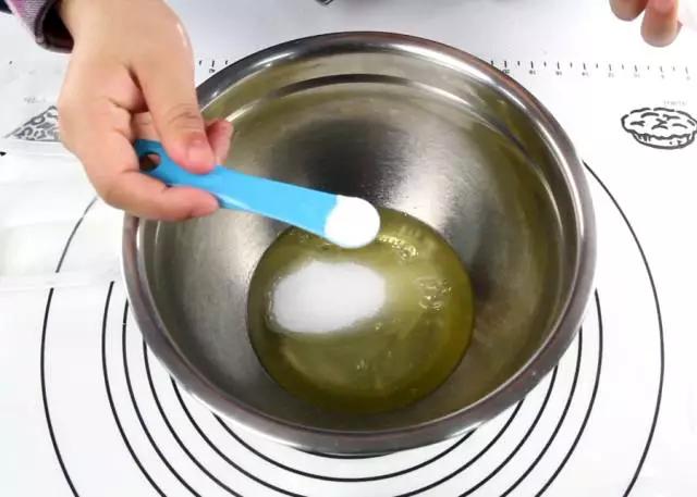 好吃又營養(yǎng)的水果戚風(fēng)蛋糕——火龍果戚風(fēng)蛋糕