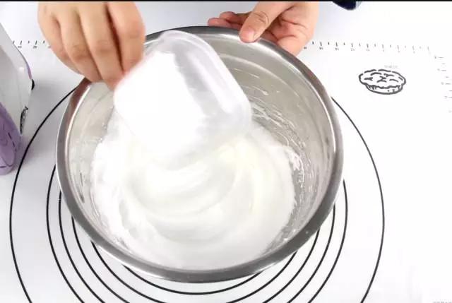 好吃又營養(yǎng)的水果戚風(fēng)蛋糕——火龍果戚風(fēng)蛋糕