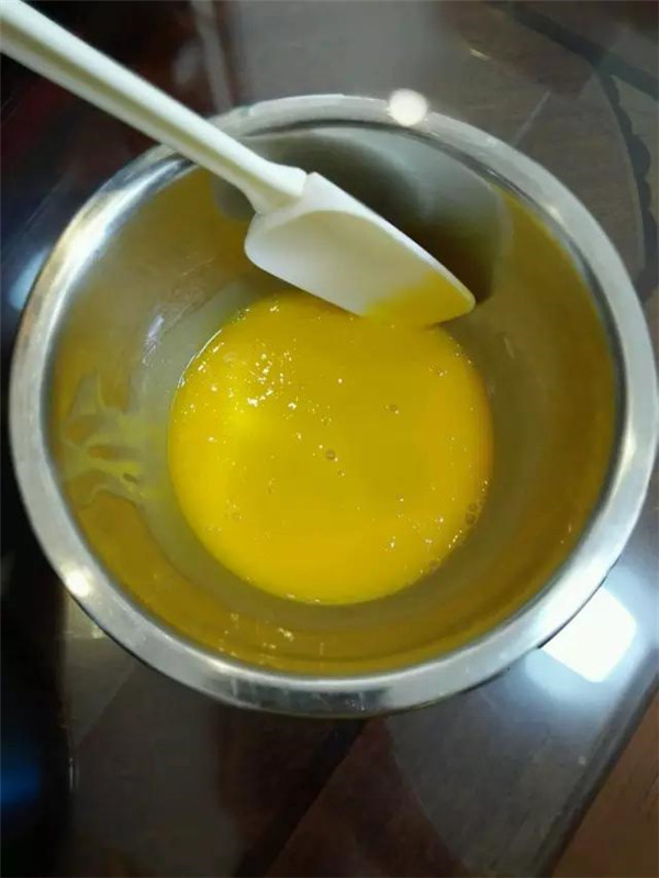 ?中式早餐是油條+豆?jié){，西式早餐是戚風蛋糕+牛奶，戚風蛋糕胚的做法