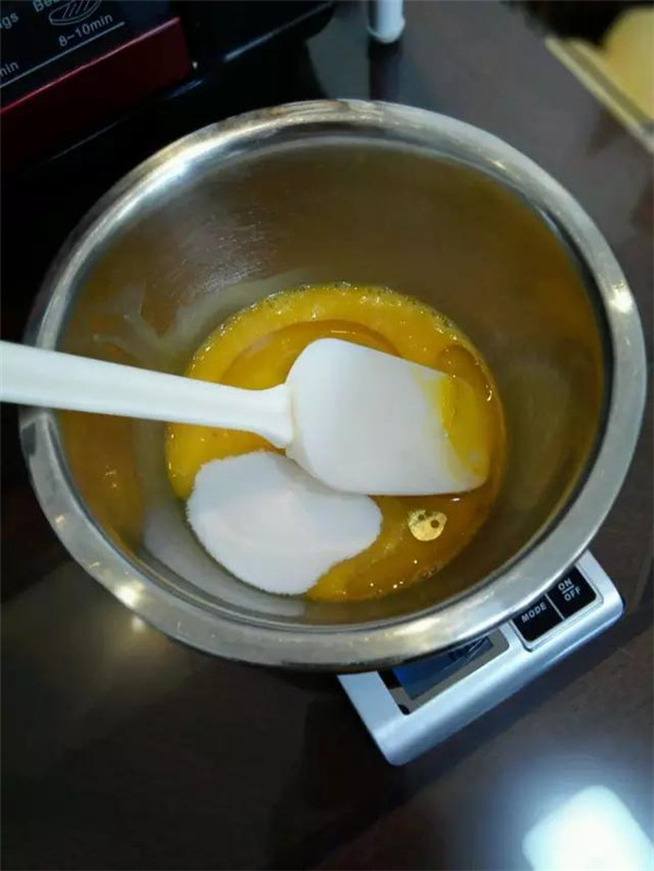 ?中式早餐是油條+豆?jié){，西式早餐是戚風蛋糕+牛奶，戚風蛋糕胚的做法