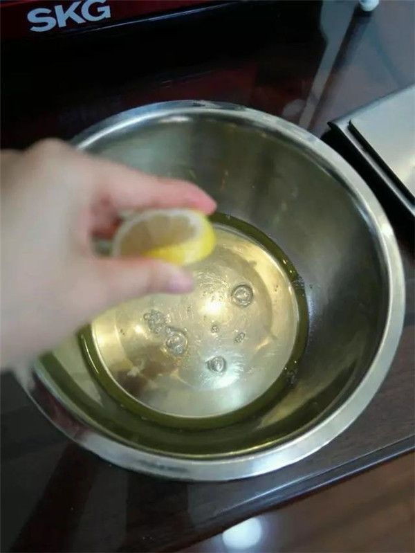 ?中式早餐是油條+豆?jié){，西式早餐是戚風蛋糕+牛奶，戚風蛋糕胚的做法