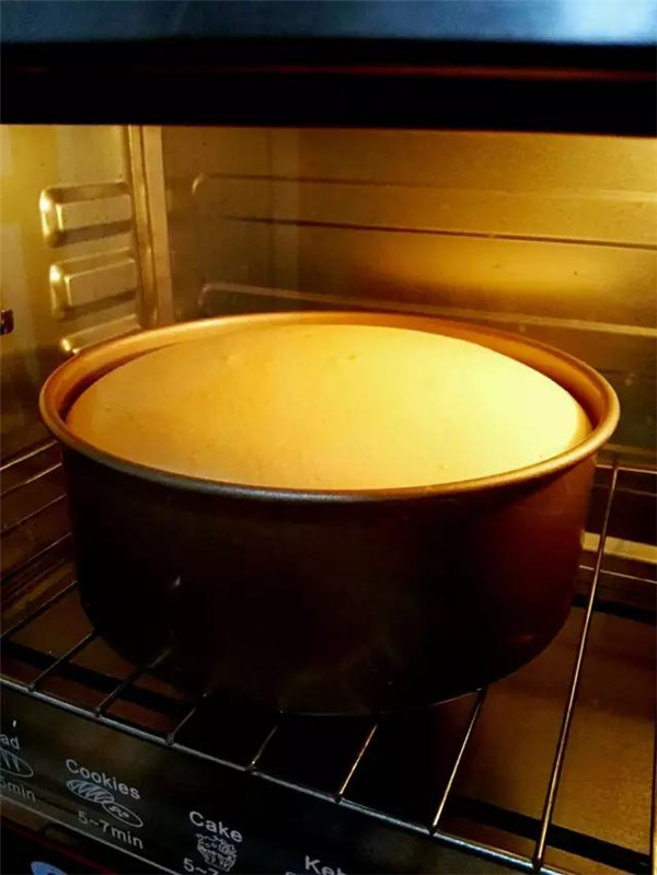 ?中式早餐是油條+豆?jié){，西式早餐是戚風蛋糕+牛奶，戚風蛋糕胚的做法