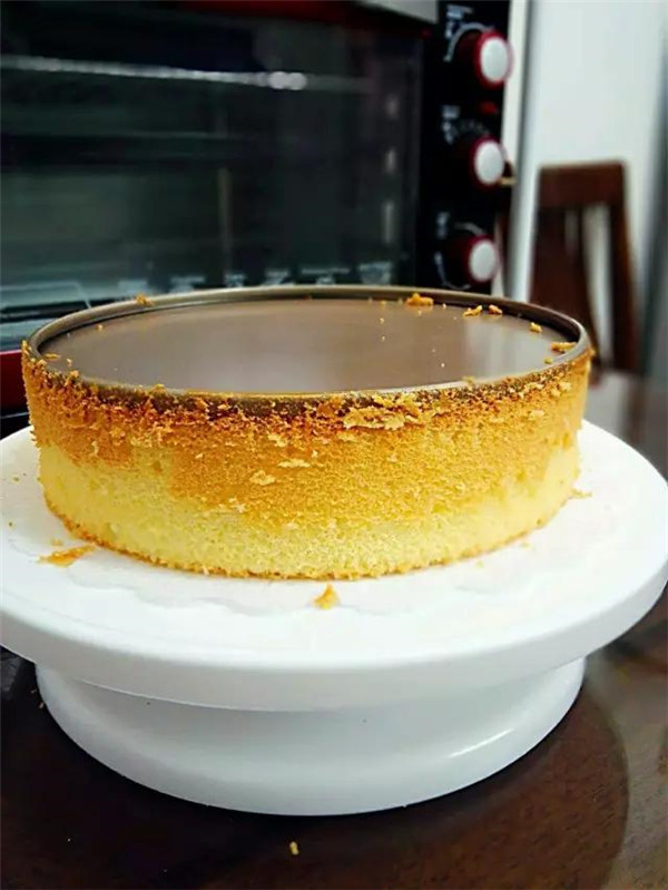 ?中式早餐是油條+豆?jié){，西式早餐是戚風蛋糕+牛奶，戚風蛋糕胚的做法