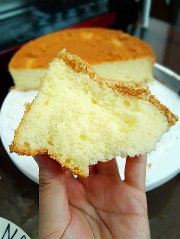 ?中式早餐是油條+豆?jié){，西式早餐是戚風蛋糕+牛奶，戚風蛋糕胚的做法