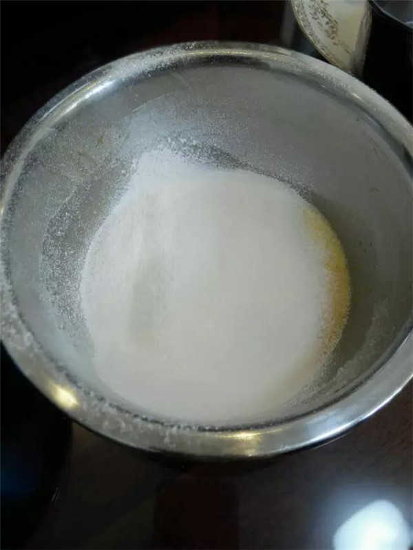 ?中式早餐是油條+豆?jié){，西式早餐是戚風蛋糕+牛奶，戚風蛋糕胚的做法