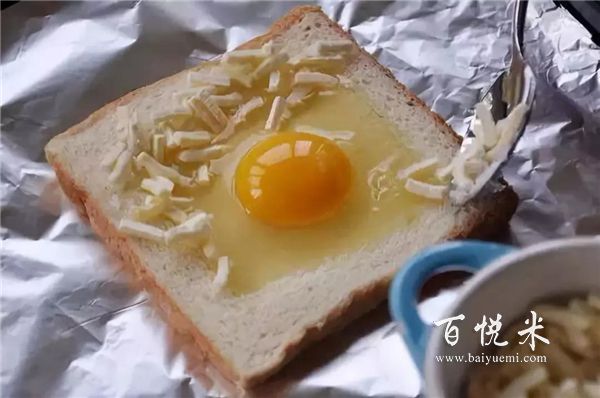 看到一半就會的芝士雞蛋土司面包，早餐來兩片正合適