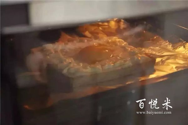 看到一半就會的芝士雞蛋土司面包，早餐來兩片正合適