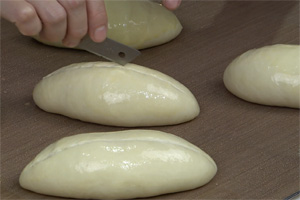 小香蔥面包的做法大全，小香蔥西點培訓(xùn)圖文教程詳解