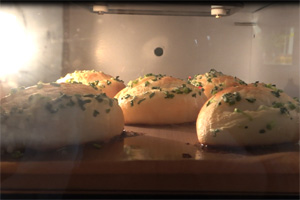 小香蔥面包的做法大全，小香蔥西點培訓(xùn)圖文教程詳解