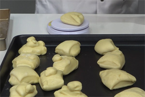 奶香椰蓉包的做法大全，椰蓉包西點(diǎn)培訓(xùn)圖文教程分享