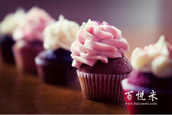 夏天不用在外面買冰淇淋了，自己要家就可以做一款芒果酸奶冰淇淋！