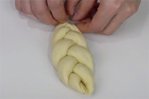 辮子面包的做法大全，辮子面包西點培訓圖文步驟教程