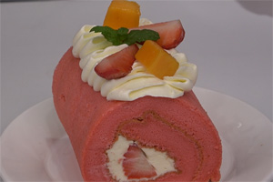 紅絲絨草莓蛋糕卷的做法大全，紅絲絨草莓蛋糕培訓(xùn)圖文教程分享