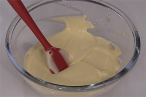 草莓抱抱卷的做法大全，草莓抱抱卷西點(diǎn)培訓(xùn)圖文教程分享