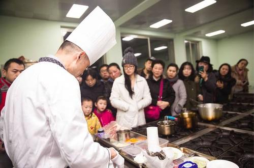 家庭條件不好可以申請西點(diǎn)技術(shù)培訓(xùn)學(xué)費(fèi)補(bǔ)貼嗎？有什么條件限制嗎