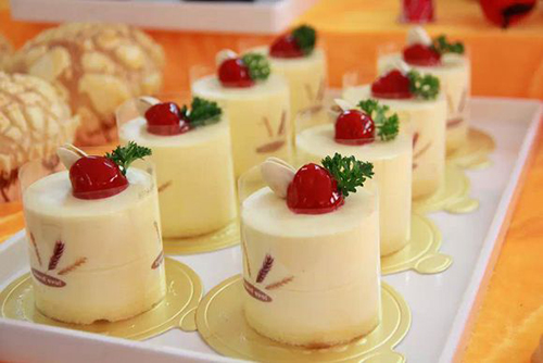 廣州新區(qū)王森西點(diǎn)咖啡西餐培訓(xùn)學(xué)校中惠爾通蛋糕裱花創(chuàng)業(yè)班怎么樣