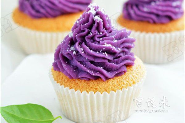 朋友們誰(shuí)知道成都那個(gè)西點(diǎn)學(xué)?？梢詫W(xué)習(xí)那種彩色繪畫蛋糕