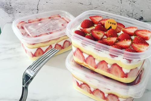 我是一個(gè)剛剛烘培入門的，請(qǐng)問草莓布丁的做法怎么做？