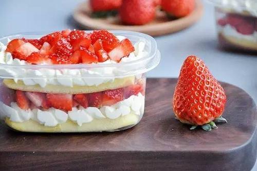 草莓盒子生日蛋糕的做法大全怎么做？