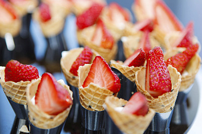 在家自制牛奶布丁須要用到什么工具？