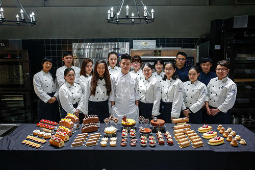 到西點(diǎn)培訓(xùn)學(xué)校學(xué)蛋糕師需要多久時(shí)間能畢業(yè)？