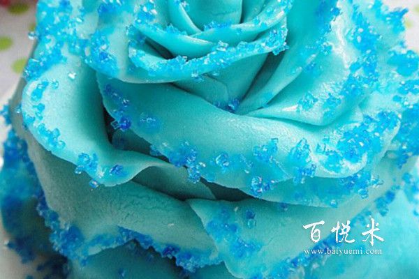 武漢哪家西點(diǎn)培訓(xùn)學(xué)校有開設(shè)翻糖蛋糕培訓(xùn)班課程？