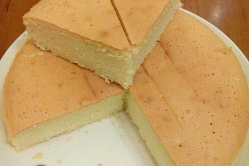 海綿蛋糕的做法跟戚風(fēng)蛋糕的做法有什么區(qū)別？