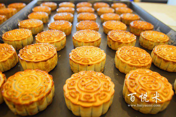 面包新語的中秋月餅多少錢一盒？