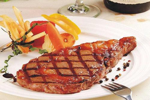  任性的校長請200學(xué)生吃牛排是怎么回事？