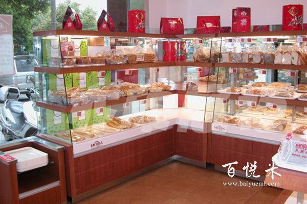 蛋糕展示柜一套多少錢(qián)？一家小蛋糕店要買(mǎi)幾套？