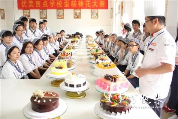 武漢蛋糕培訓(xùn)學(xué)校學(xué)費(fèi)比上海的貴嗎？