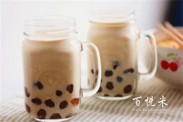 珍珠奶茶中的珍珠是什么制作而成的？