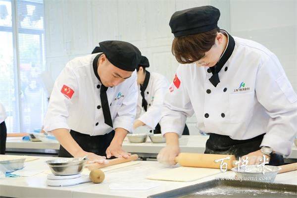 高級西點師的工資高不高？