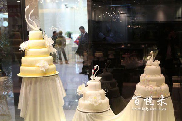 好利來(lái)蛋糕加盟費(fèi)貴不貴？