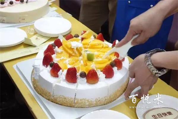 我想知道在網(wǎng)上訂生日蛋糕靠不靠譜？